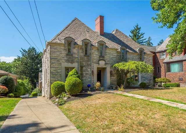 Property at 1364 Navahoe Dr, Mt. Lebanon, PA 15228, 4 beds, 2.5 baths