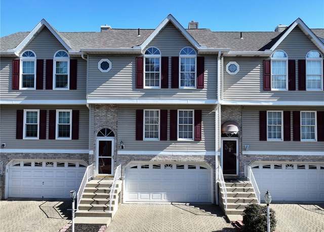 Property at 325 Brohios Dr, Center Twp - Bea, PA 15061, 3 beds, 2.5 baths