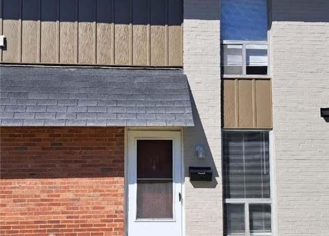 Property at 115 College Park Dr, Moon/crescent Twp, PA 15108, 2 beds, 1.5 baths