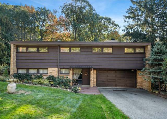 Property at 102 Colwyn Rd, Ross Twp, PA 15237, 3 beds, 2.5 baths