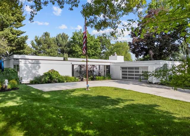Property at 9 Old Farm Rd, Rosslyn Farms, PA 15106, 3 beds, 2.5 baths