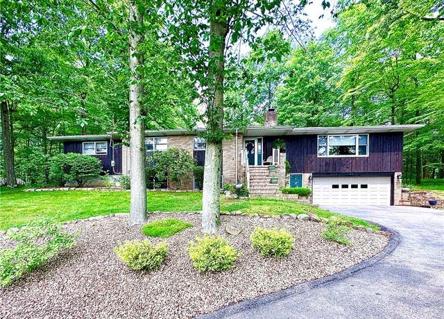 Property at 315 Lake Dr, Neshannock Twp, PA 16105, 4 beds, 3.5 baths