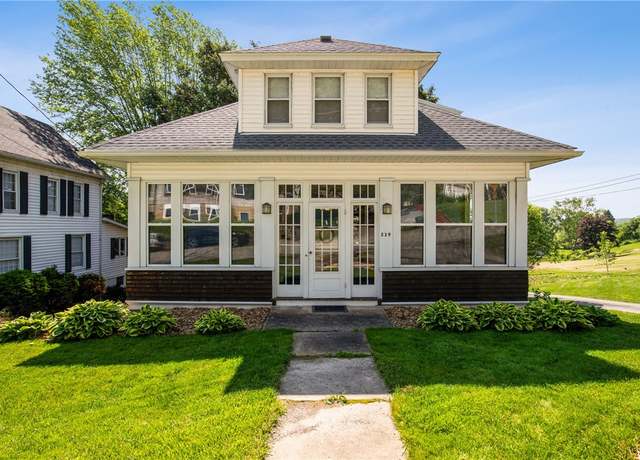Property at 239 S Somerset St, Stoystown Boro, PA 15563, 3 beds, 1 bath
