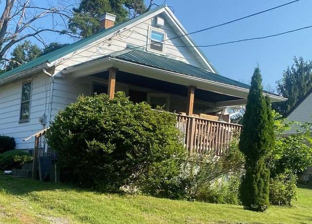Property at 1920 Cliff St, Coraopolis, PA 15108, 2 beds, 1 bath