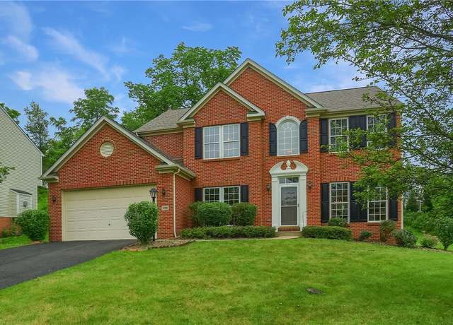 Property at 216 Beagle Dr, Moon/crescent Twp, PA 15108, 4 beds, 3.5 baths
