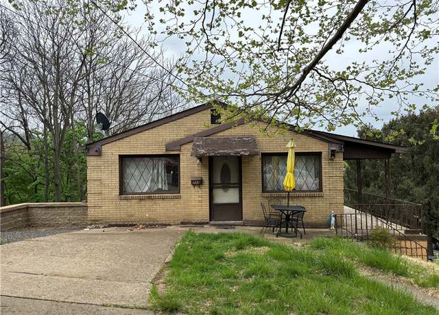 Property at 710 College Ave, Oakmont, PA 15139, 3 beds, 1.5 baths