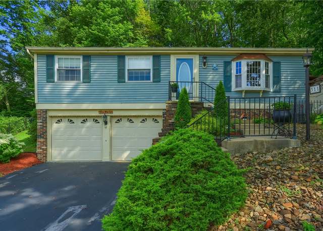 Property at 311 Moray Dr, Moon/crescent Twp, PA 15108, 3 beds, 2 baths