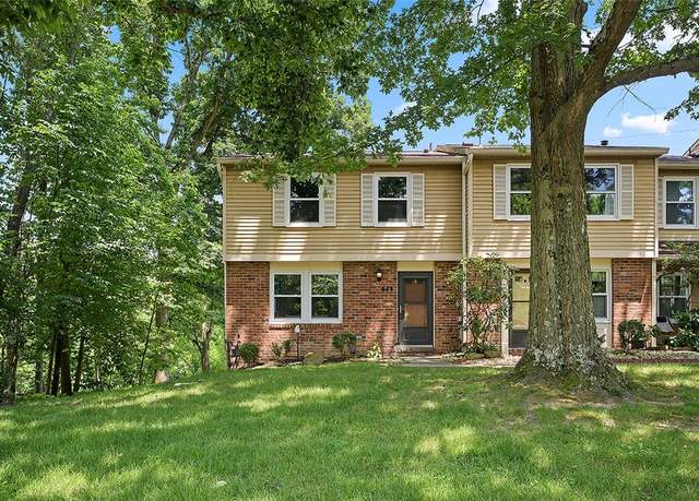 Property at 444 Scott Ln, Peters Twp, PA 15367, 3 beds, 2.5 baths