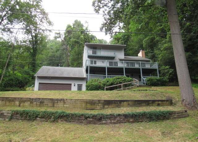 Property at 860 Parkview Dr, Westmont Hilltop School District, PA 15905, 5 beds, 3 baths