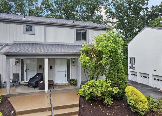 Property at 1547 Pinehurst Dr, Upper St. Clair, PA 15241, 2 beds, 1.5 baths