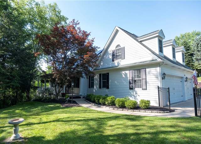 Property at 503 Sharon Rd, Moon/crescent Twp, PA 15108, 4 beds, 3.5 baths