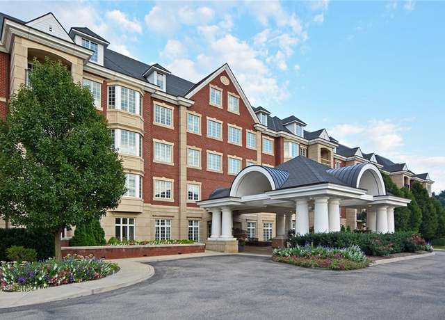 Property at 100 Vista Cir #211, O'hara, PA 15238, 2 beds, 2.5 baths