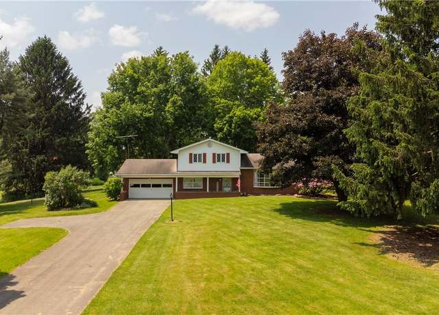 Property at 17 Lakeview Dr, Lackawannock Twp, PA 16159, 3 beds, 2 baths