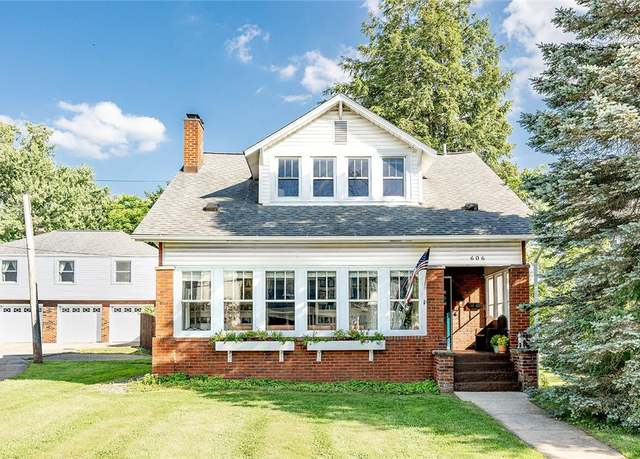 Property at 606 Stewart Ave, Grove City Boro, PA 16127, 4 beds, 1.5 baths