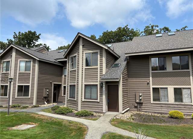 Property at 1267 Gristmill Ct, Hidden Valley, PA 15502, 2 beds, 1.5 baths