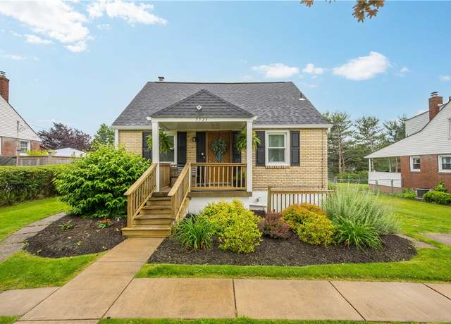 Property at 5523 Keenan Dr, Baldwin Boro, PA 15236, 2 beds, 1.5 baths