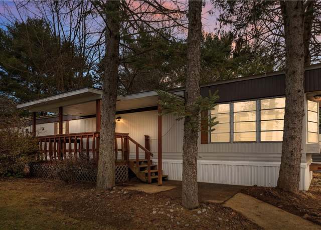 Property at 10 Landis Ave, Cranberry Twp, PA 16066, 2 beds, 1 bath