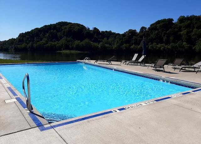 Property at 17 Carolina Ave, Oakmont, PA 15139, 5 beds, 4.5 baths