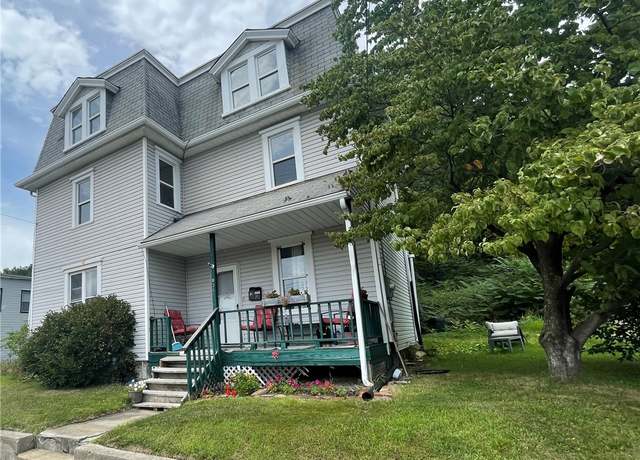 Property at 835 6th Ave, Brackenridge, PA 15014, 4 beds, 2 baths