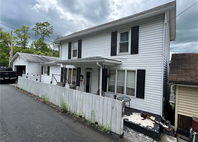 Property at 42 Walnut Ave, Dunbar, PA 15431, 3 beds, 2 baths