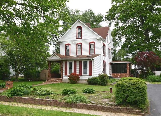 Property at 38 Hastings Ave, Oakdale, PA 15071, 3 beds, 2 baths