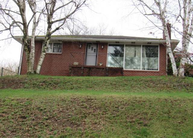 Property at 544 Longvue Dr, New Kensington, PA 15068, 3 beds, 2 baths