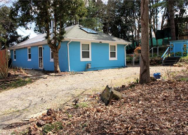 Property at 808 Thompson Run Rd, Springdale Twp, PA 15049, 2 beds, 1 bath