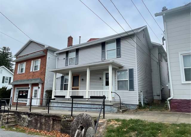 Property at 306 E Main St, Ligonier Boro, PA 15658, 4 beds, 3 baths