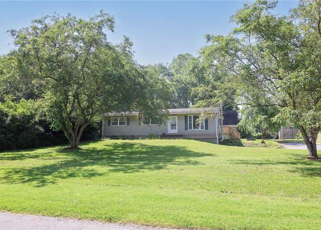 Property at 16 Birch Dr, Hempfield Twp - Mer, PA 16125, 3 beds, 2 baths