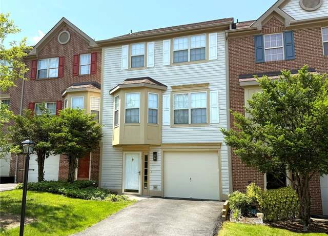 Property at 124 Hillvue Dr, Seven Fields Boro, PA 16046, 3 beds, 2.5 baths