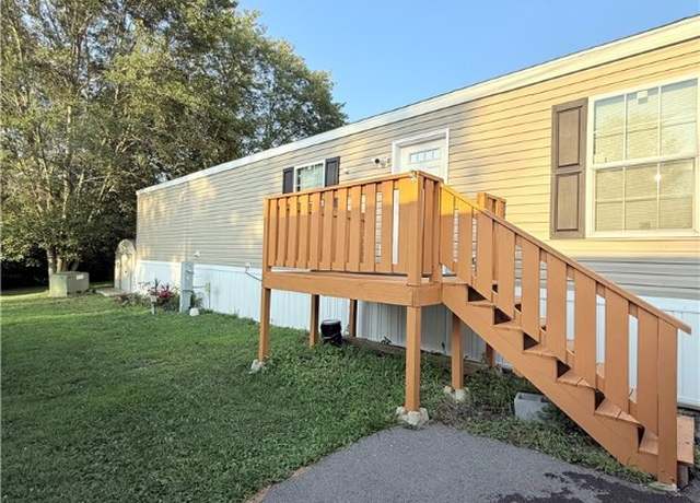 Property at 27 Manor Dr, Smith, PA 15019, 3 beds, 2 baths
