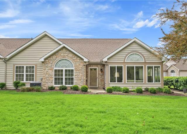 Property at 1738 Heather Heights Dr, Moon/crescent Twp, PA 15046, 3 beds, 2 baths