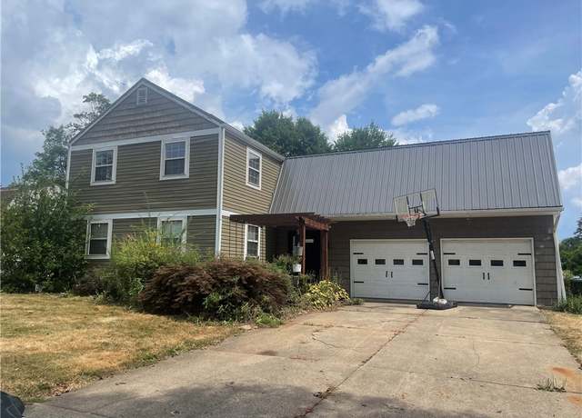 Property at 135 Janet St, Chippewa Twp, PA 15010, 5 beds, 2.5 baths