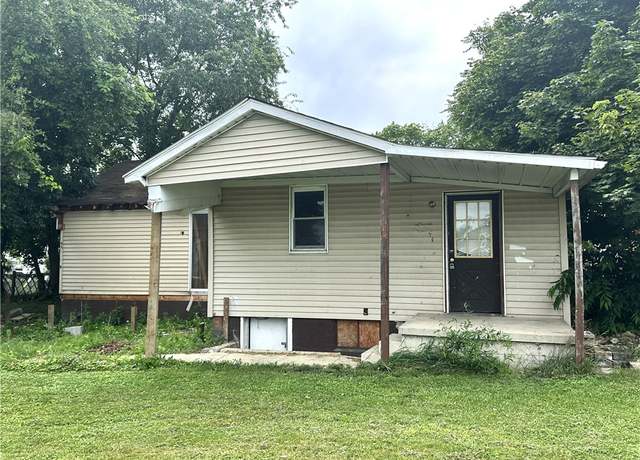 Property at 8 1/2 Apple St, Uniontown, PA 15401, 1 bed