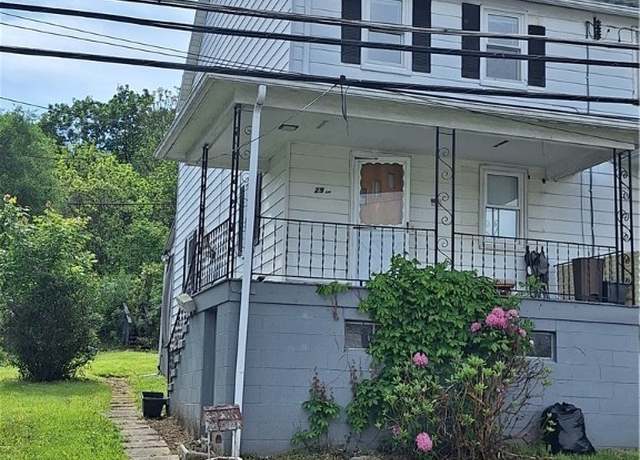 Property at 29 Elm St, Ellsworth Boro, PA 15331, 2 beds, 1.5 baths