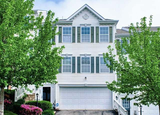 Property at 204 Ascot Ct, Moon/crescent Twp, PA 15108, 3 beds, 2.5 baths