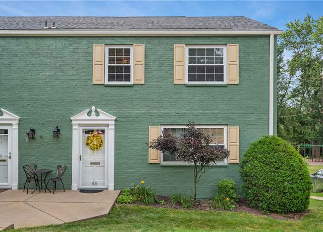 Property at 46 Chapel Dr, Ross Twp, PA 15237, 3 beds, 1.5 baths