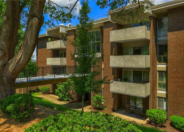 Property at 3402 Charlemagne Cir, Ross Twp, PA 15237, 2 beds, 2 baths