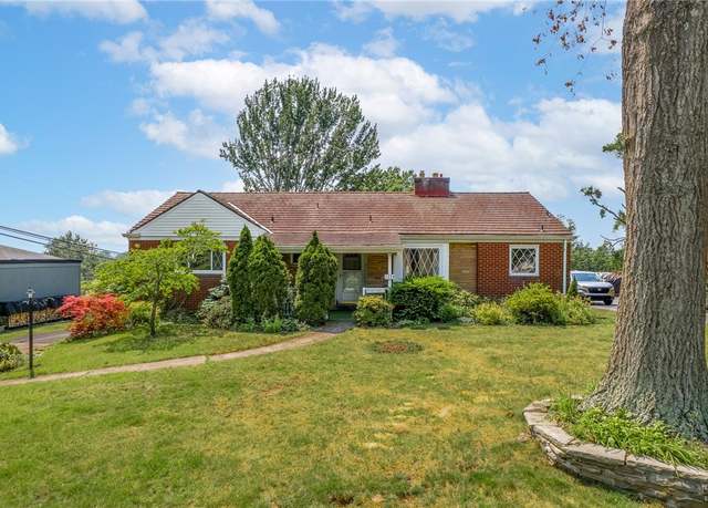 Property at 1228 Pinewood Dr, Mt. Lebanon, PA 15243, 3 beds, 2.5 baths