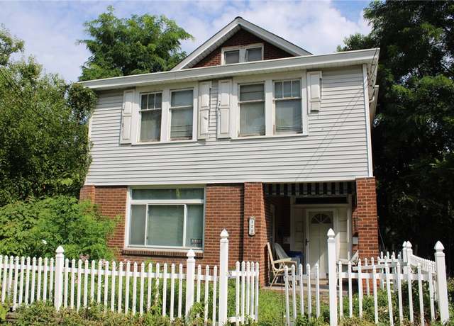 Property at 122 Nobles Ln, Carrick, PA 15210, 4 beds, 1.5 baths