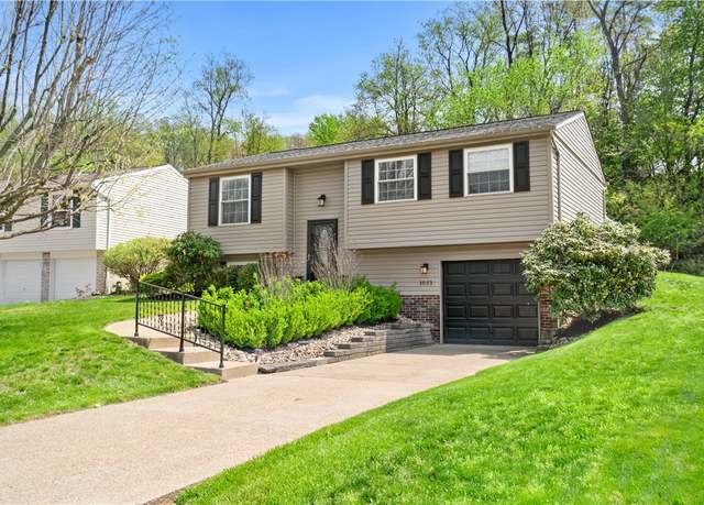 Property at 1033 Barnsley Dr, South Park, PA 15129, 3 beds, 1.5 baths