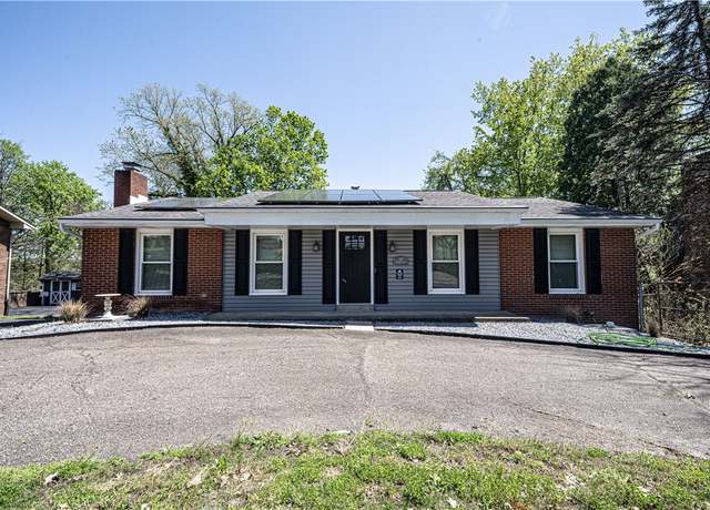 Property at 215 Wyngate Rd, Moon/crescent Twp, PA 15108, 3 beds, 2.5 baths