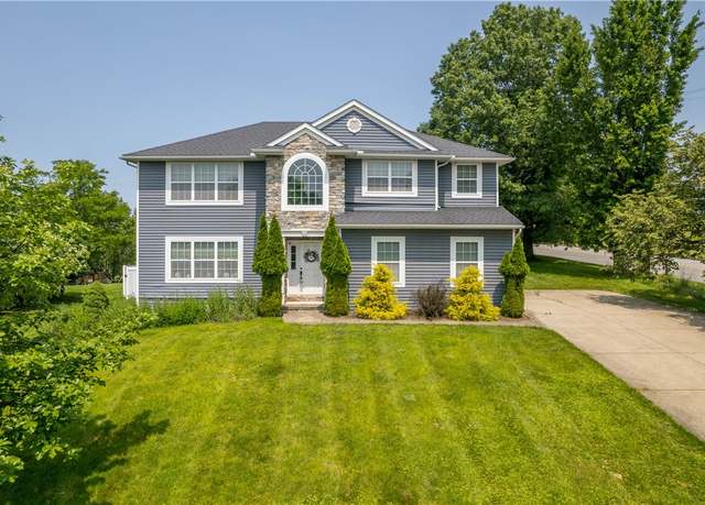 Property at 101 Cara Lin Dr, Forest Hills Boro, PA 15221, 4 beds, 2.5 baths