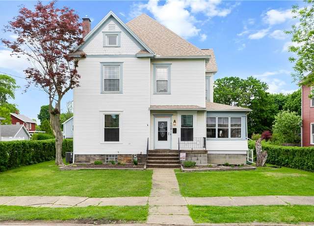 Property at 311 W Poplar, Grove City Boro, PA 16127, 4 beds, 1.5 baths