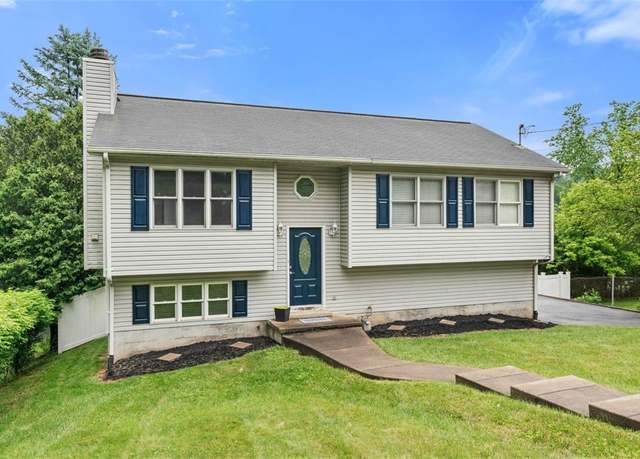 Property at 916 Timberland Ave, Brookline, PA 15226, 2 beds, 2.5 baths