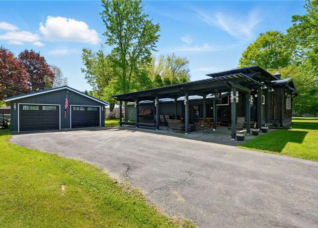 Property at 6942 North Dr, Shenango-cra, PA 16134, 3 beds, 2 baths