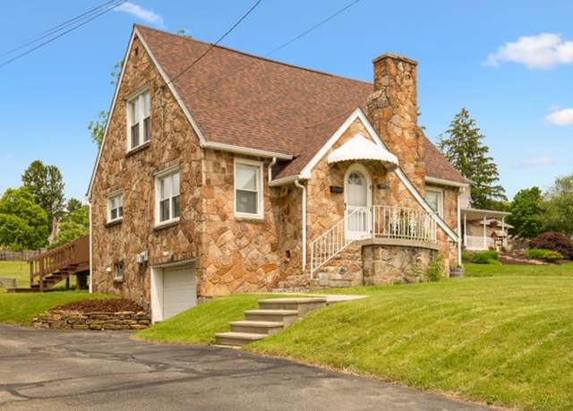 Property at 1082 W Main St, Somerset Boro, PA 15501, 3 beds, 1.5 baths