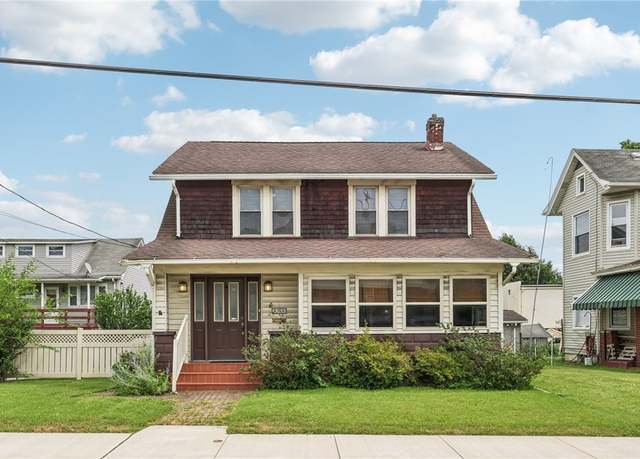Property at 306 S 4th St, Youngwood, PA 15697, 3 beds, 1.5 baths