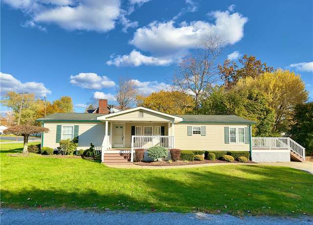 Property at 15 W Euclid Ave, Neshannock Twp, PA 16105, 4 beds, 2.5 baths