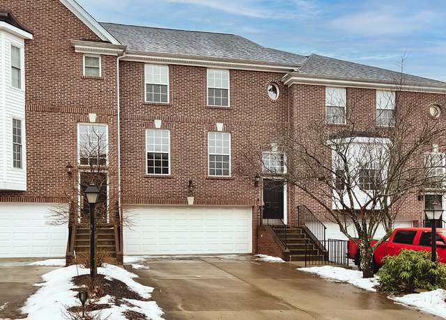 Property at 533 E Vanderbilt Dr, Adams Twp, PA 16046, 3 beds, 3.5 baths